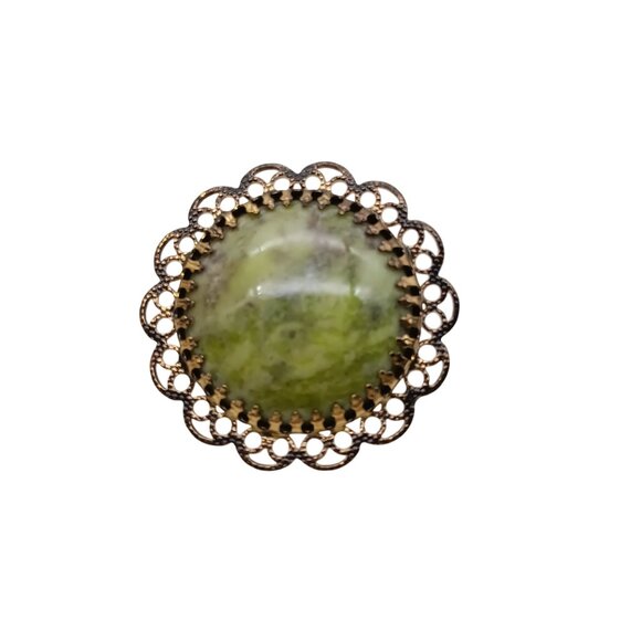 Vintage Green Agate Stone Brooch with Scalloped Filigree Frame - Picture 1 of 3